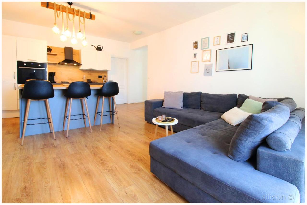 Silicon Apartment *