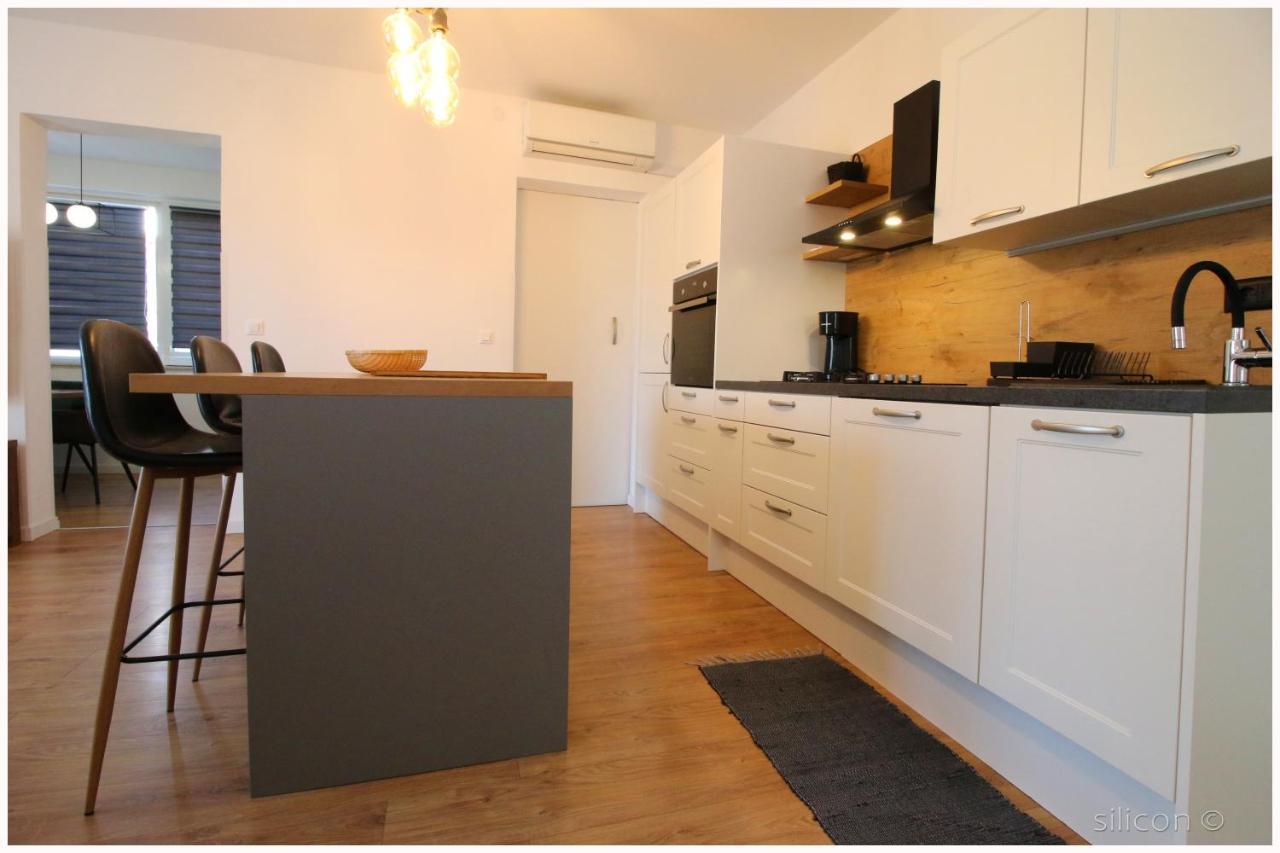 Silicon Apartment